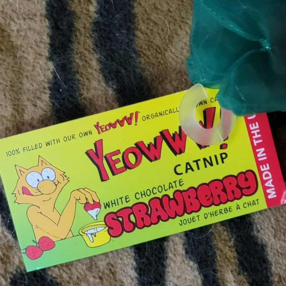 Cat Kitten Toy Yeowww! White Chocolate Strawberry w/ Catnip ea. New!